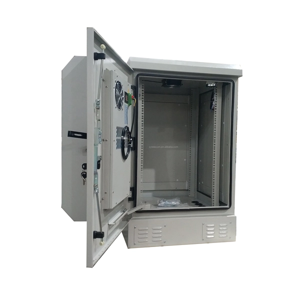 Pole-mounted distribution box with separate grounding