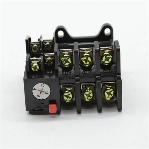 What are the different types of switches in a distribution box  - E-Motional Optics & Connectivity