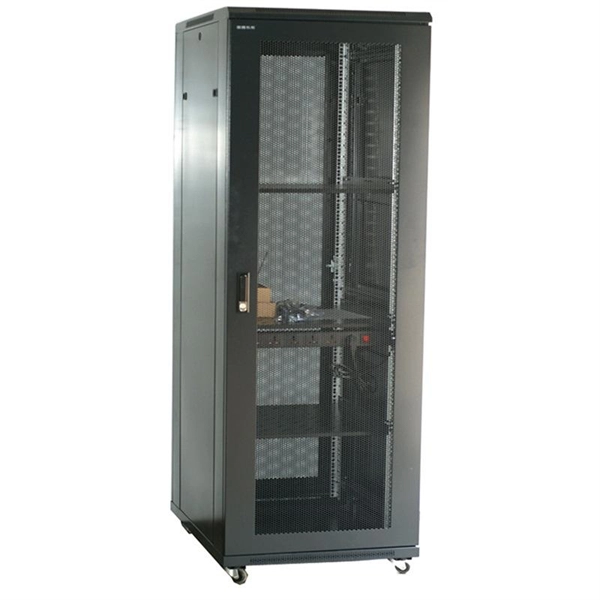 A 1-to-8 optical splitter can connect to optical modules