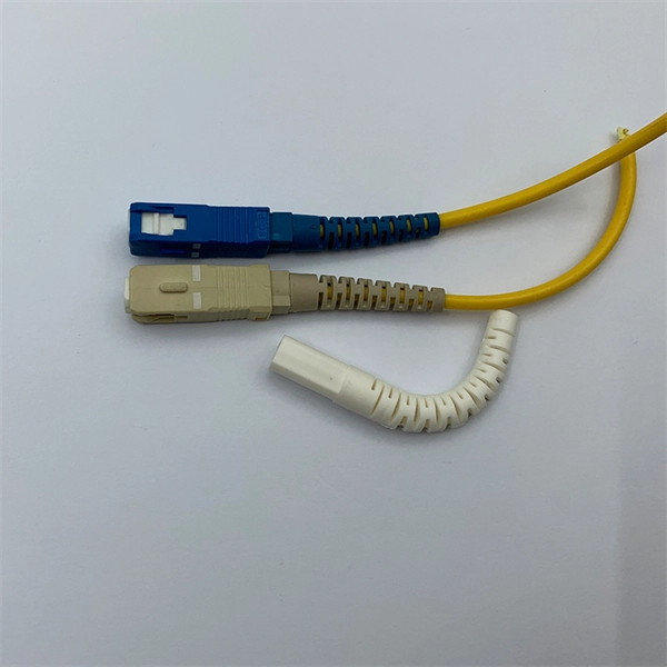 Cable tray floor connection - E-Motional Optics & Connectivity