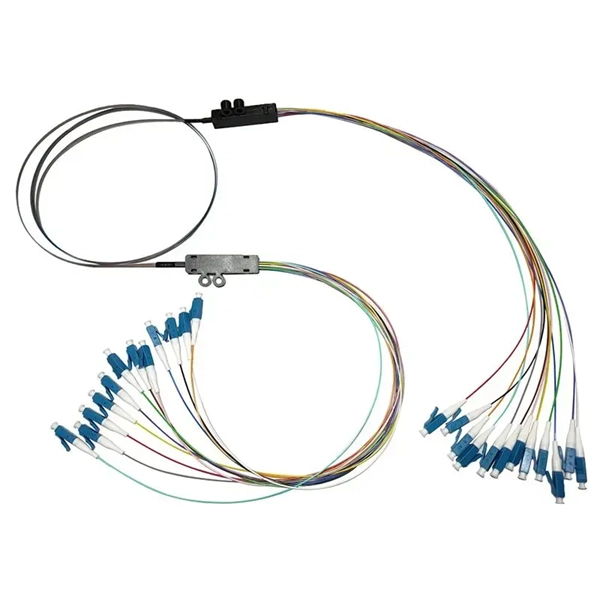 Can two fiber optic ports be connected using a patch cable 