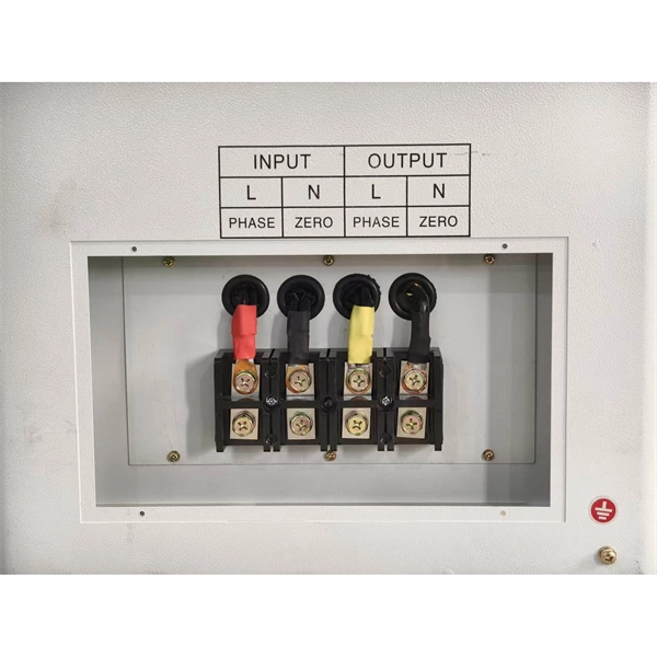 What are the characteristics of wireless fiber optic communication 