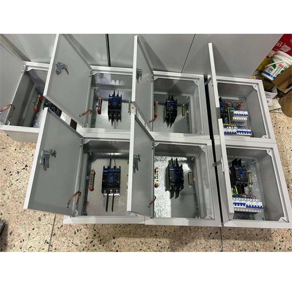 Photovoltaic converter combiner box