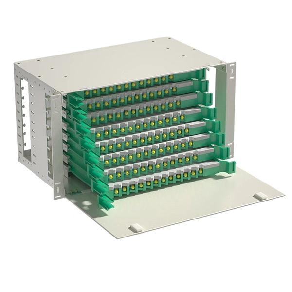Does the fiber optic patch cord have multiple wires and how are they connected 